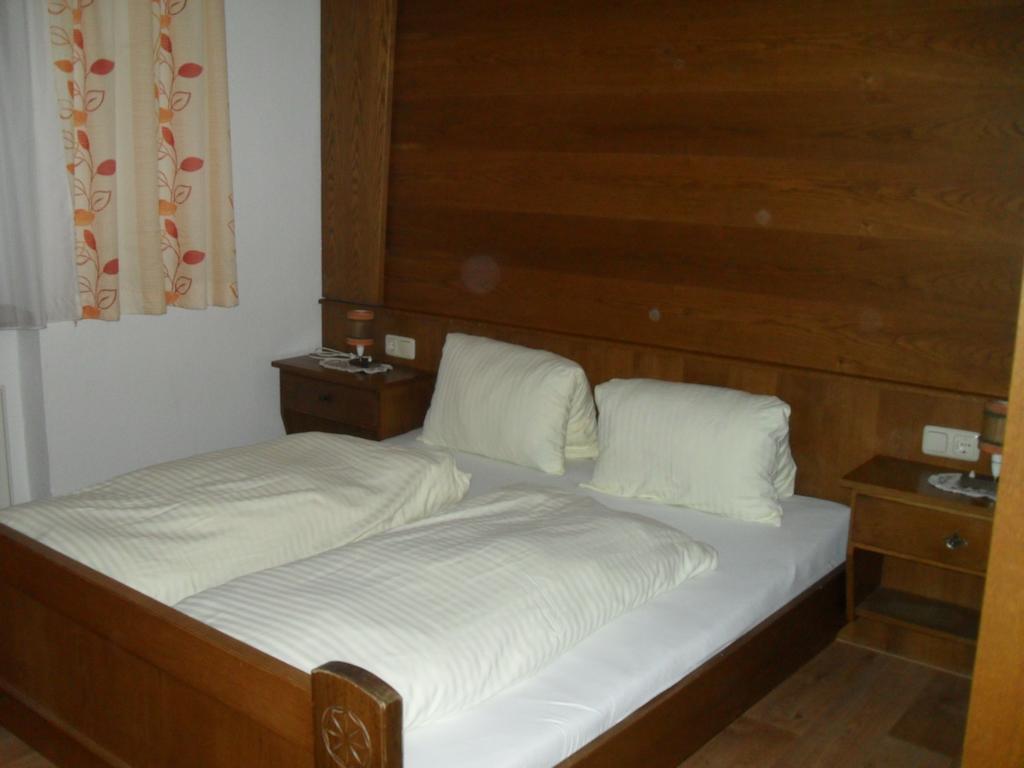 Haus Schellenschmied Apartment Pettneu am Arlberg Room photo