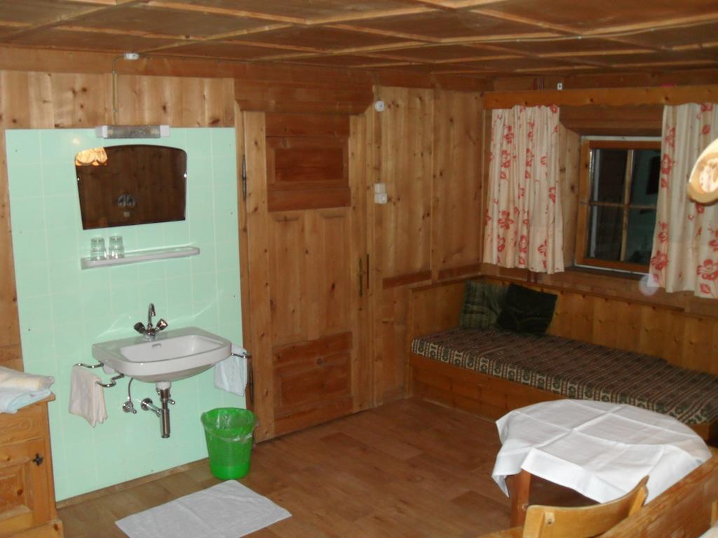 Haus Schellenschmied Apartment Pettneu am Arlberg Room photo